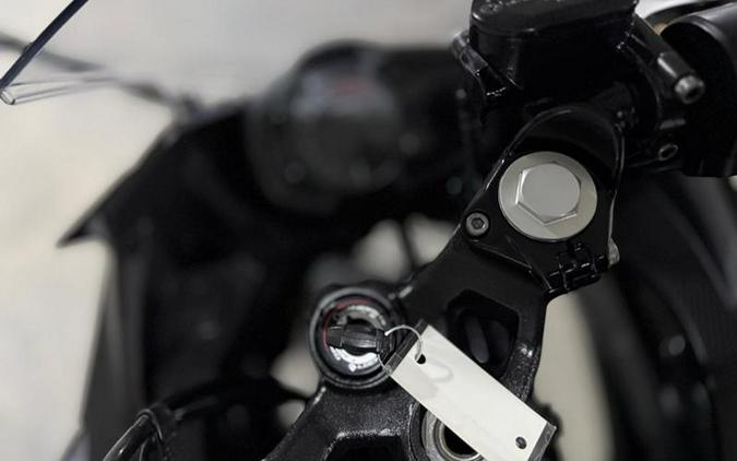 2023 Kawasaki Ninja® 400 ABS Pearl Blizzard White/Metallic Carbon Gray