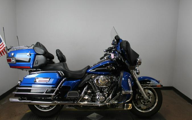 Harley-Davidson® Electra Glide® Ultra Classic® 2008 FLHTCU 645756T PAC BLUE/BLK W/PINSTRIPE