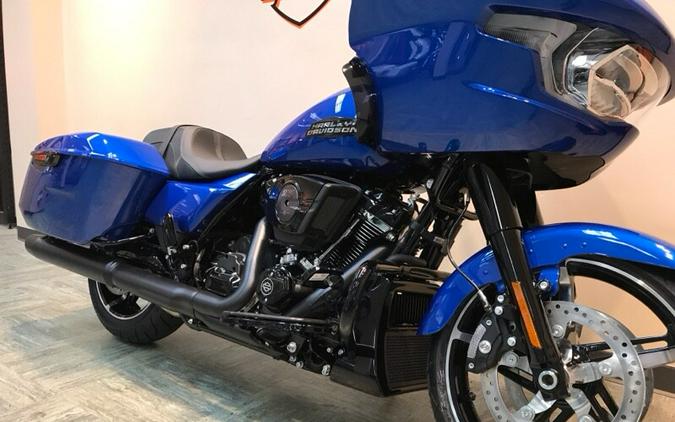 2024 Harley-Davidson® Road Glide® Blue Burst - Black Finish