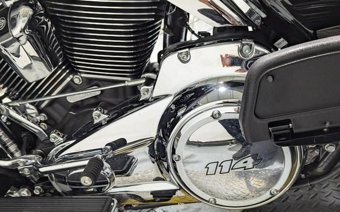 2022 Harley-Davidson® Tri Glide® Ultra Vivid Black