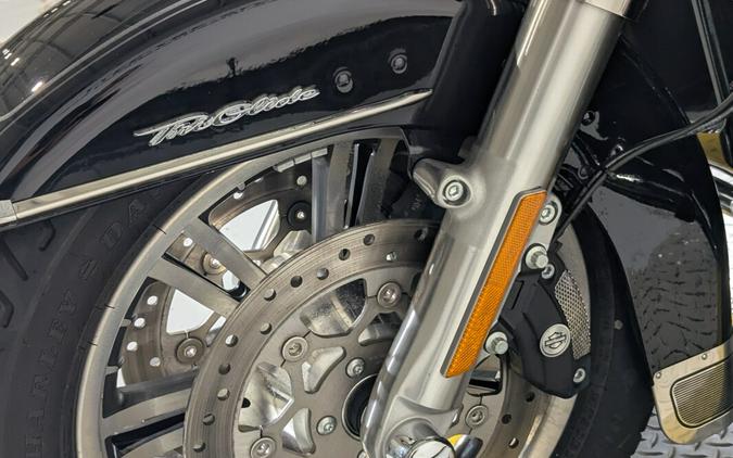 2022 Harley-Davidson® Tri Glide® Ultra Vivid Black