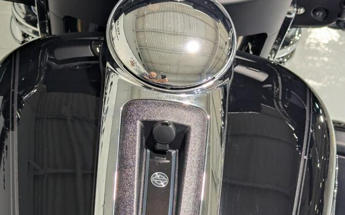 2022 Harley-Davidson® Tri Glide® Ultra Vivid Black
