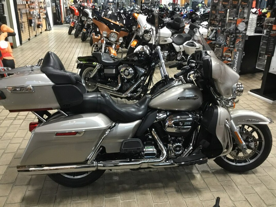 2018 Harley-Davidson® Electra Glide® Ultra Classic® Silver Fortune