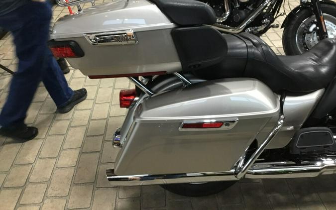 2018 Harley-Davidson® Electra Glide® Ultra Classic® Silver Fortune