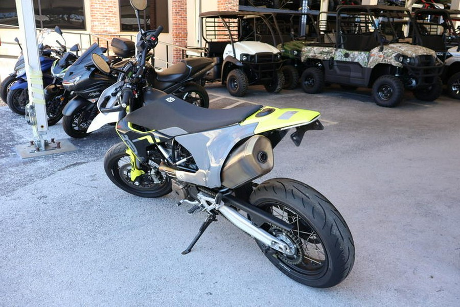 2023 Husqvarna® Supermoto 701