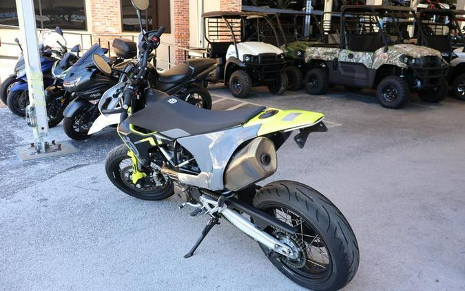 2023 Husqvarna® Supermoto 701