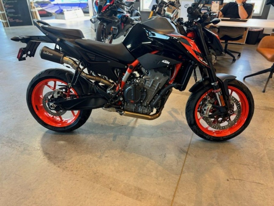 2022 KTM 890 Duke R