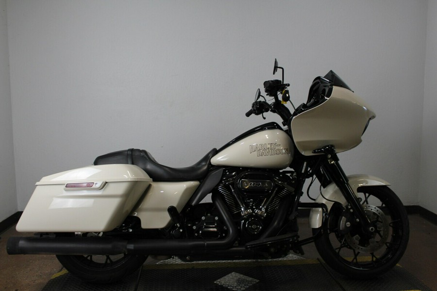 Harley-Davidson® Road Glide® Special 2021 Vivid Black - Black Finish