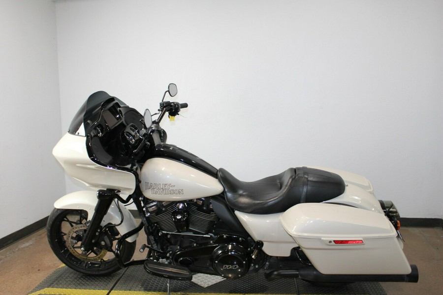 Harley-Davidson® Road Glide® Special 2021 Vivid Black - Black Finish