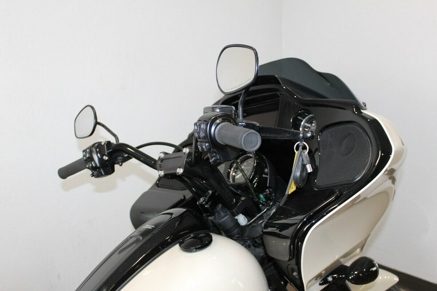 Harley-Davidson® Road Glide® Special 2021 Vivid Black - Black Finish