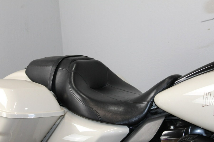 Harley-Davidson® Road Glide® Special 2021 Vivid Black - Black Finish