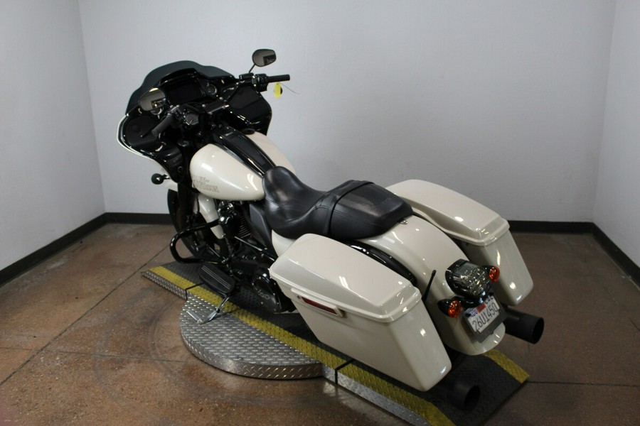 Harley-Davidson® Road Glide® Special 2021 Vivid Black - Black Finish