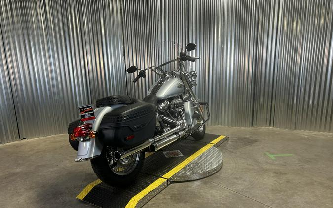2023 Harley-Davidson Heritage Classic Atlas Silver Metallic