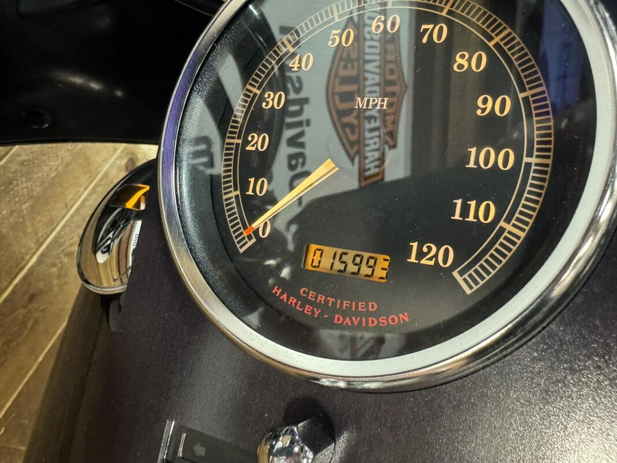 2002 Harley-Davidson® Road King® Classic Black FLHRC-I