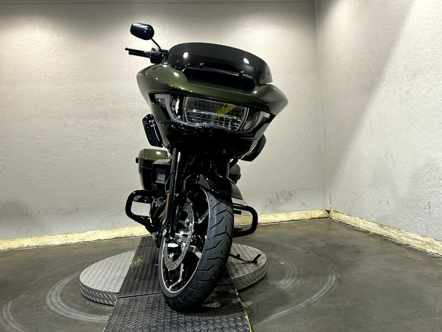 Harley-Davidson® Road Glide™ 2026 OLIV STL MTL/BLK W/ PINSTRI