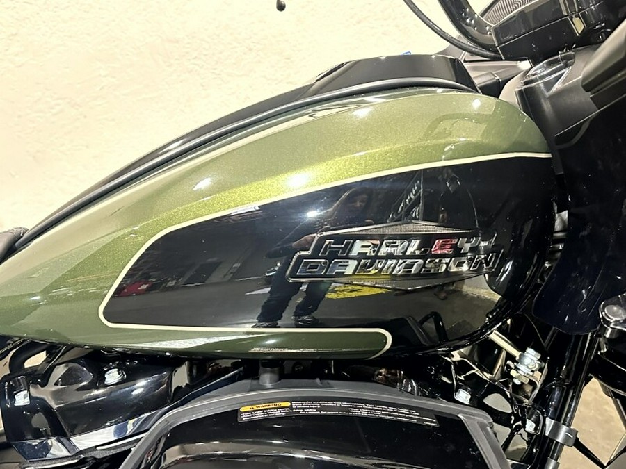 Harley-Davidson® Road Glide™ 2026 OLIV STL MTL/BLK W/ PINSTRI
