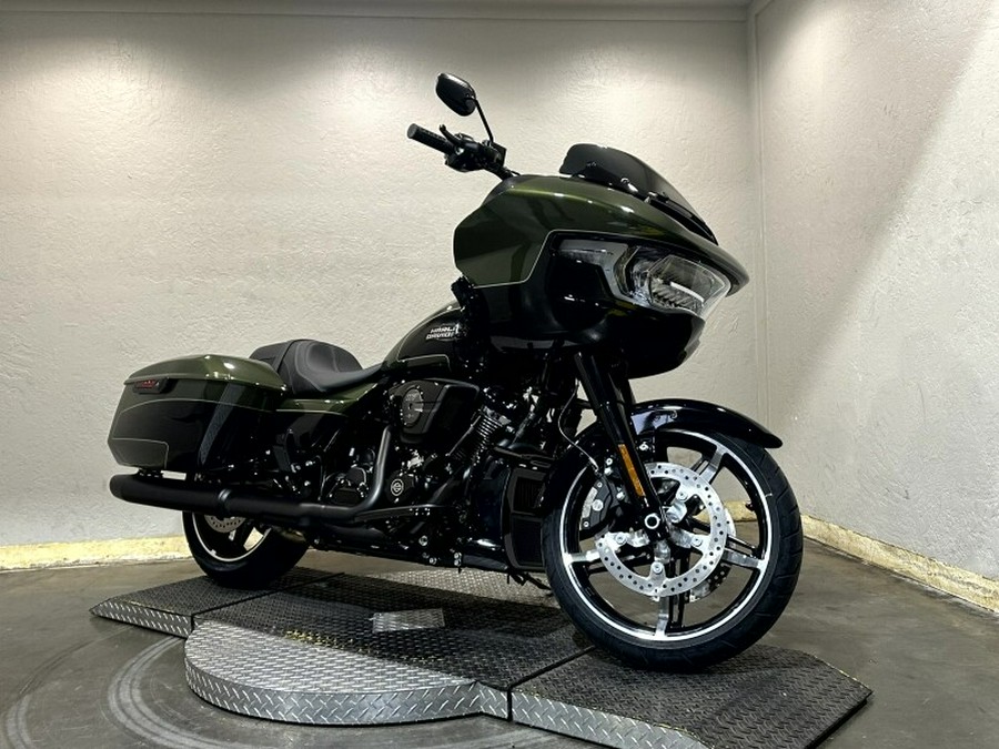 Harley-Davidson® Road Glide™ 2026 OLIV STL MTL/BLK W/ PINSTRI