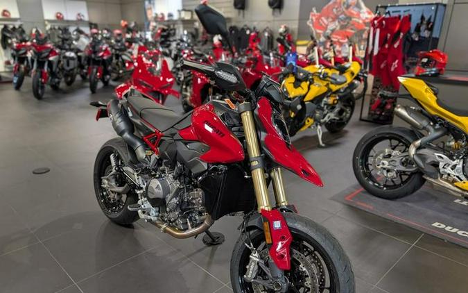 2026 Ducati Hypermotard V2 Demo