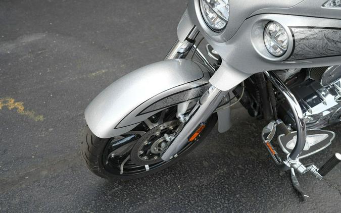 2018 Indian Motorcycle Chieftain Elite Black Hills Silver w/ Marble Accents