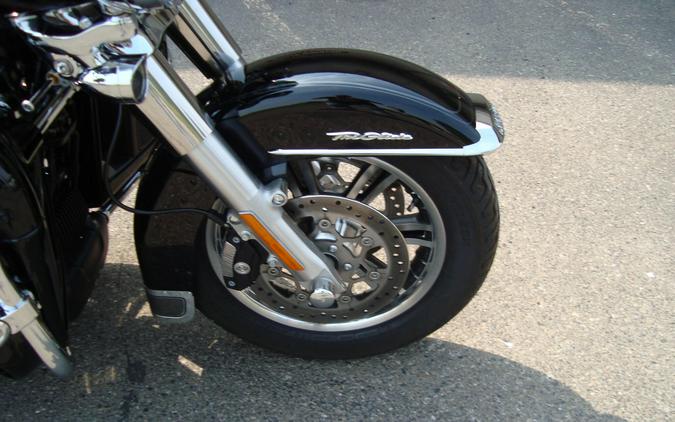 2024 Harley-Davidson® Tri Glide® Ultra Vivid Black