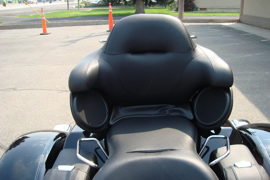 2024 Harley-Davidson® Tri Glide® Ultra Vivid Black