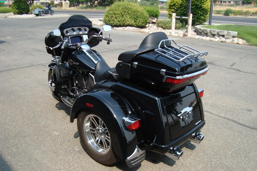 2024 Harley-Davidson® Tri Glide® Ultra Vivid Black