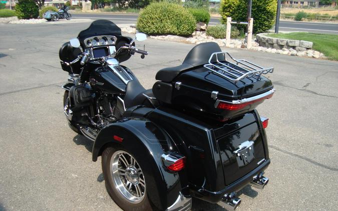 2024 Harley-Davidson® Tri Glide® Ultra Vivid Black