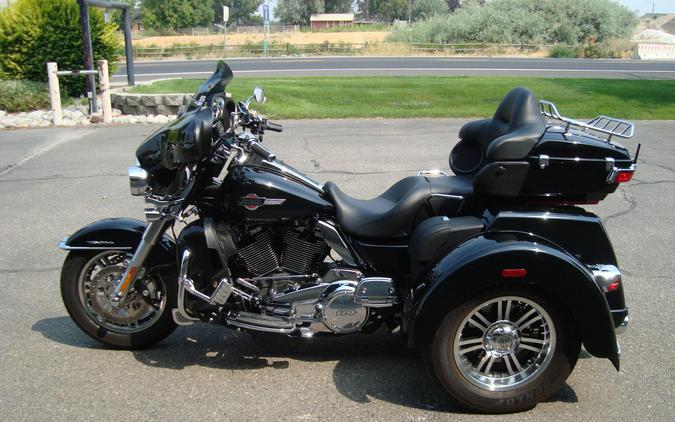 2024 Harley-Davidson® Tri Glide® Ultra Vivid Black