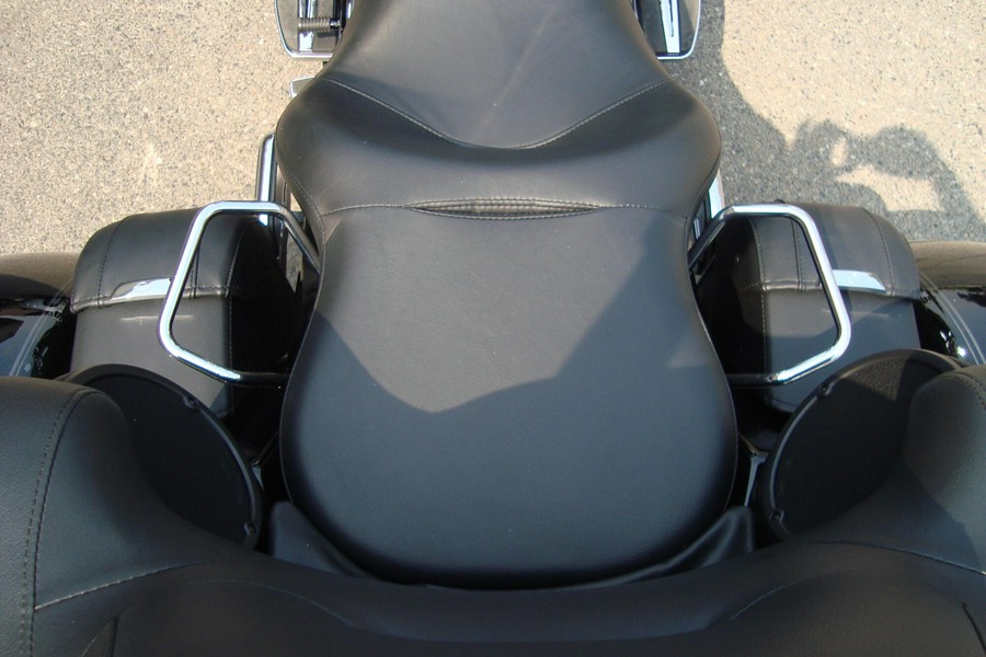 2024 Harley-Davidson® Tri Glide® Ultra Vivid Black