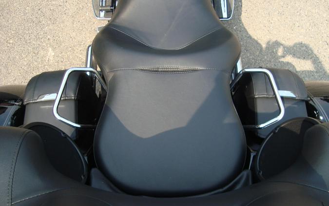2024 Harley-Davidson® Tri Glide® Ultra Vivid Black