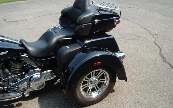 2024 Harley-Davidson® Tri Glide® Ultra Vivid Black