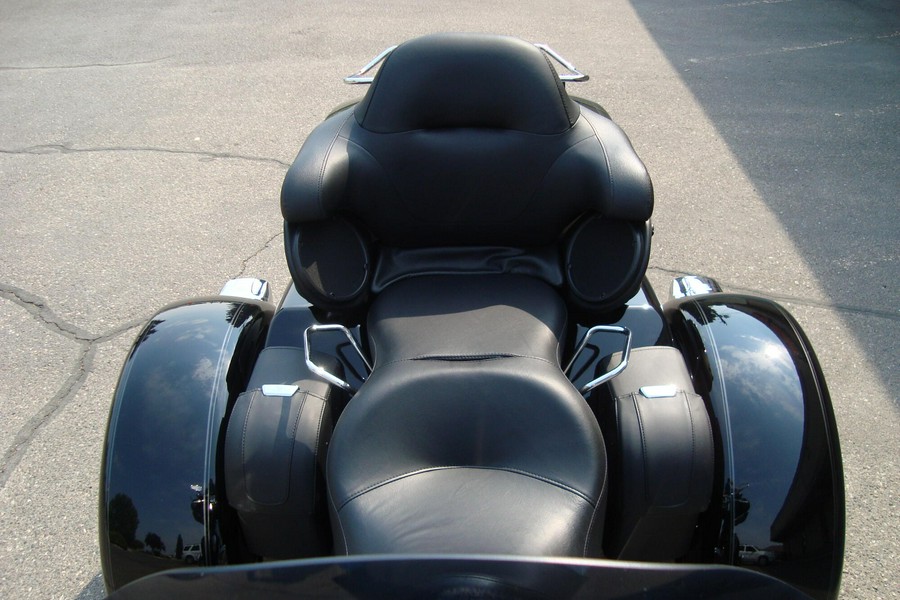 2024 Harley-Davidson® Tri Glide® Ultra Vivid Black