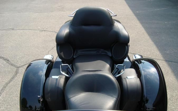 2024 Harley-Davidson® Tri Glide® Ultra Vivid Black