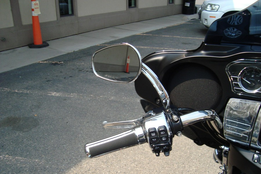 2024 Harley-Davidson® Tri Glide® Ultra Vivid Black