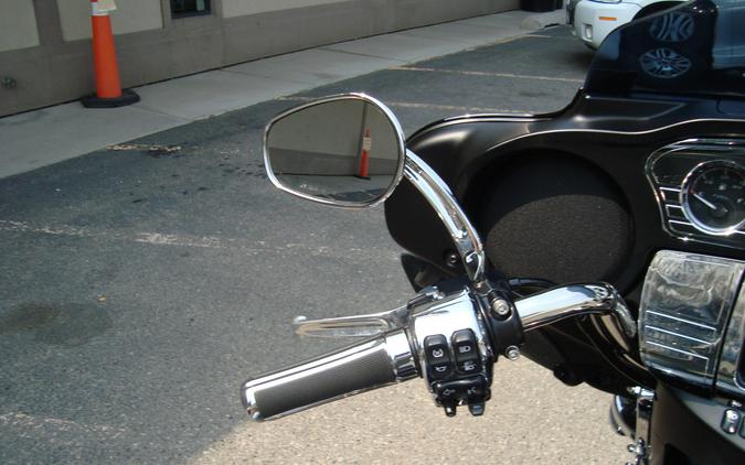2024 Harley-Davidson® Tri Glide® Ultra Vivid Black