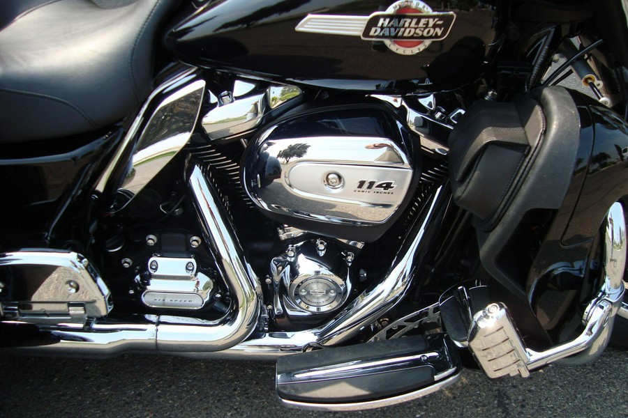 2024 Harley-Davidson® Tri Glide® Ultra Vivid Black