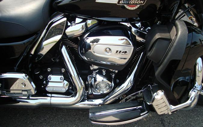 2024 Harley-Davidson® Tri Glide® Ultra Vivid Black