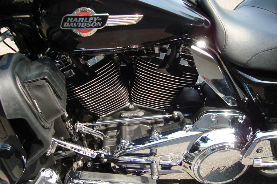 2024 Harley-Davidson® Tri Glide® Ultra Vivid Black