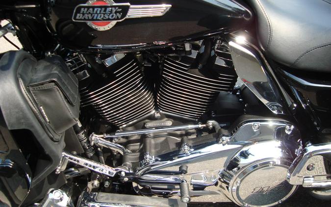 2024 Harley-Davidson® Tri Glide® Ultra Vivid Black