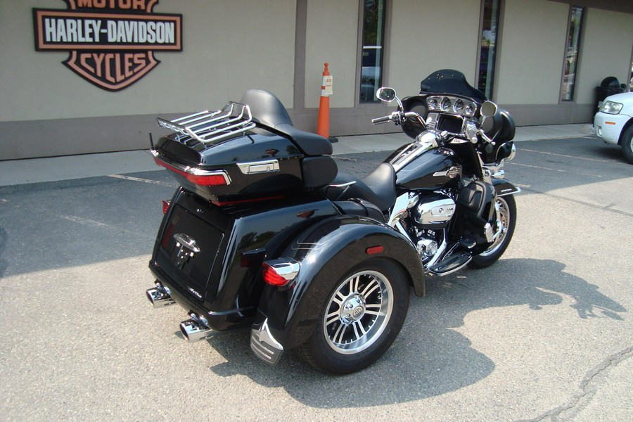 2024 Harley-Davidson® Tri Glide® Ultra Vivid Black
