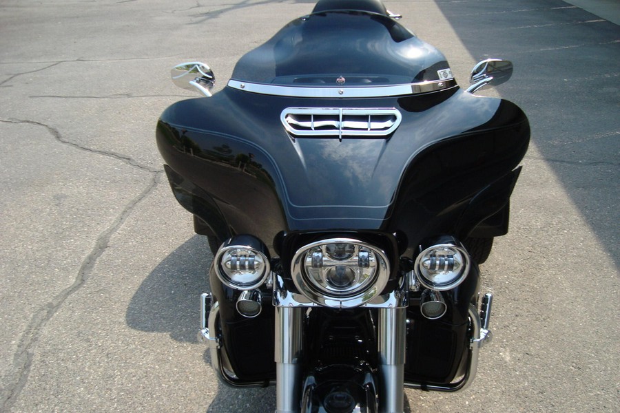 2024 Harley-Davidson® Tri Glide® Ultra Vivid Black