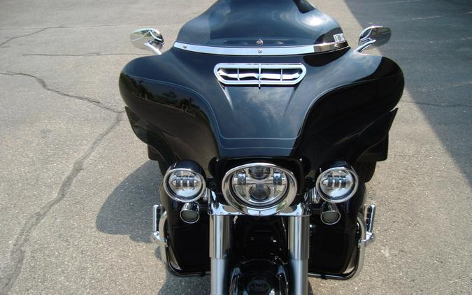 2024 Harley-Davidson® Tri Glide® Ultra Vivid Black