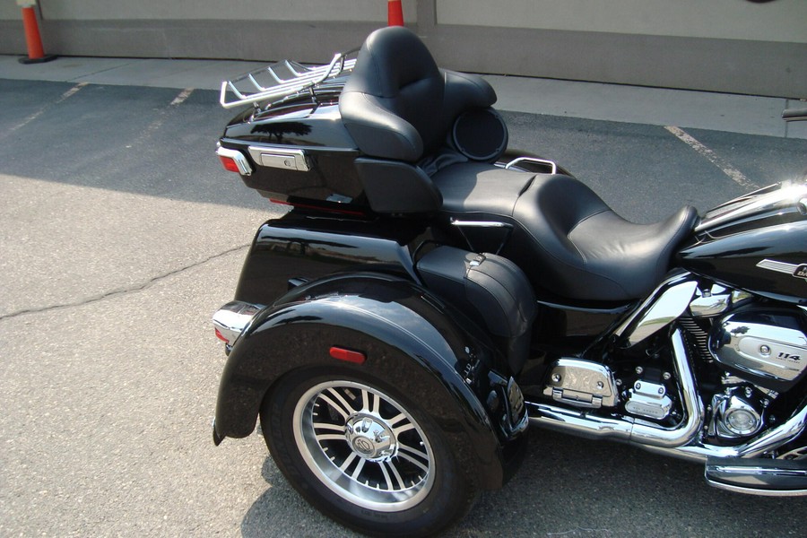 2024 Harley-Davidson® Tri Glide® Ultra Vivid Black