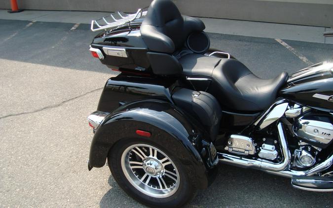 2024 Harley-Davidson® Tri Glide® Ultra Vivid Black