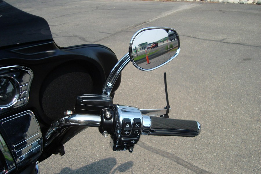 2024 Harley-Davidson® Tri Glide® Ultra Vivid Black