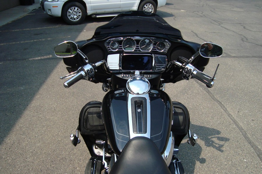 2024 Harley-Davidson® Tri Glide® Ultra Vivid Black