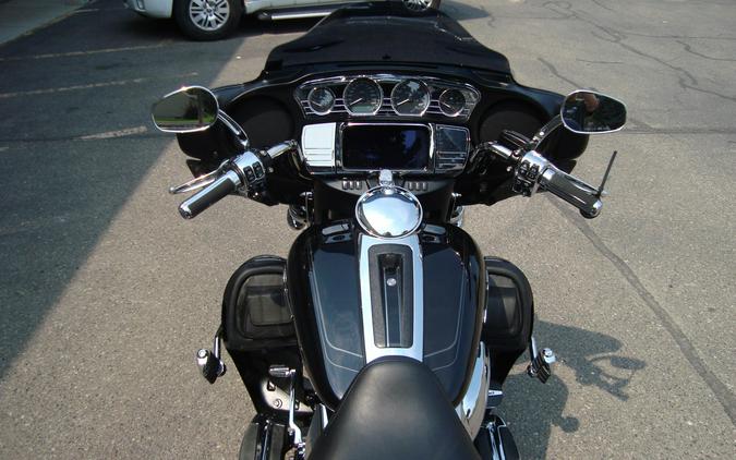 2024 Harley-Davidson® Tri Glide® Ultra Vivid Black