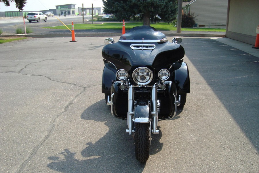 2024 Harley-Davidson® Tri Glide® Ultra Vivid Black