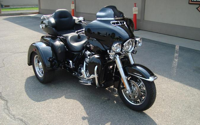 2024 Harley-Davidson® Tri Glide® Ultra Vivid Black