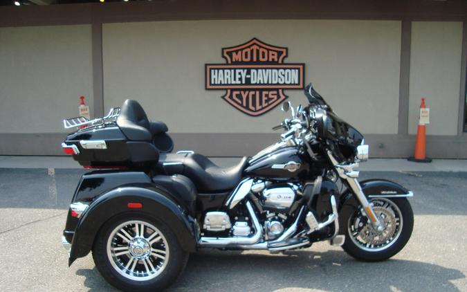 2024 Harley-Davidson® Tri Glide® Ultra Vivid Black